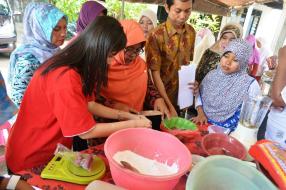2016 04 11 Training on fish cracker production UNTAG2