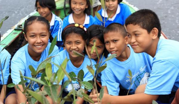 trang mangrove planting 2 c iucn siriporn sriaram